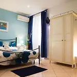 Strawberry House Bed & Breakfast